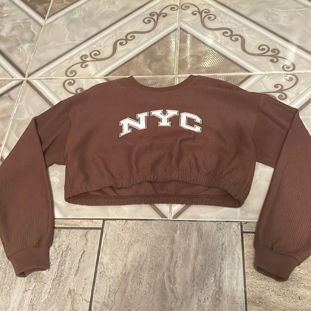 Long sleeve, crop top